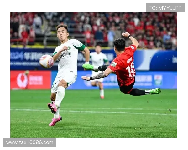 成都飞盘队在攀岩联赛中以65分稳居积分榜首位